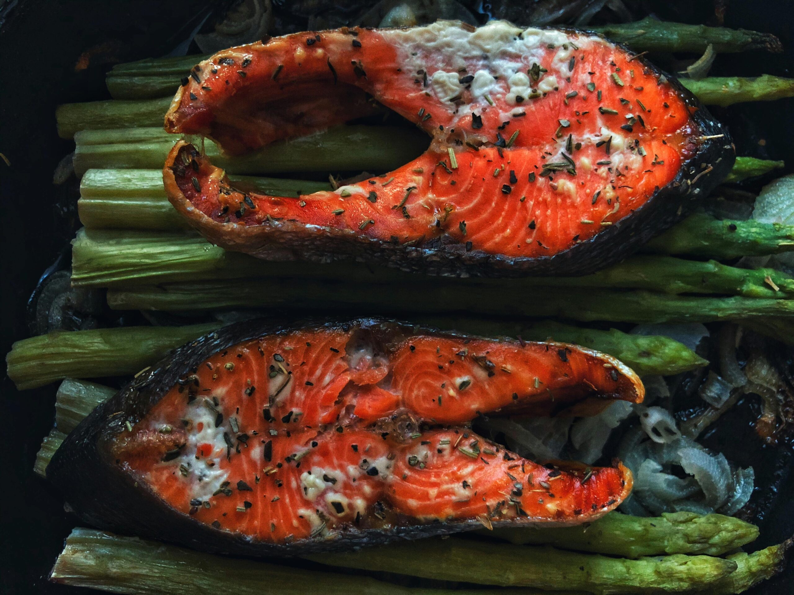 Garlicky Salmon Asparagus - OASV